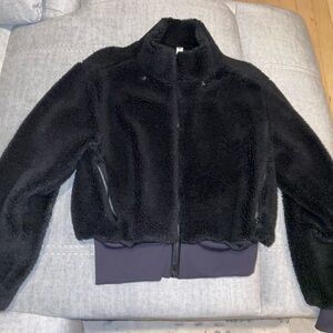ALO foxy sherpa jacket
Black size small